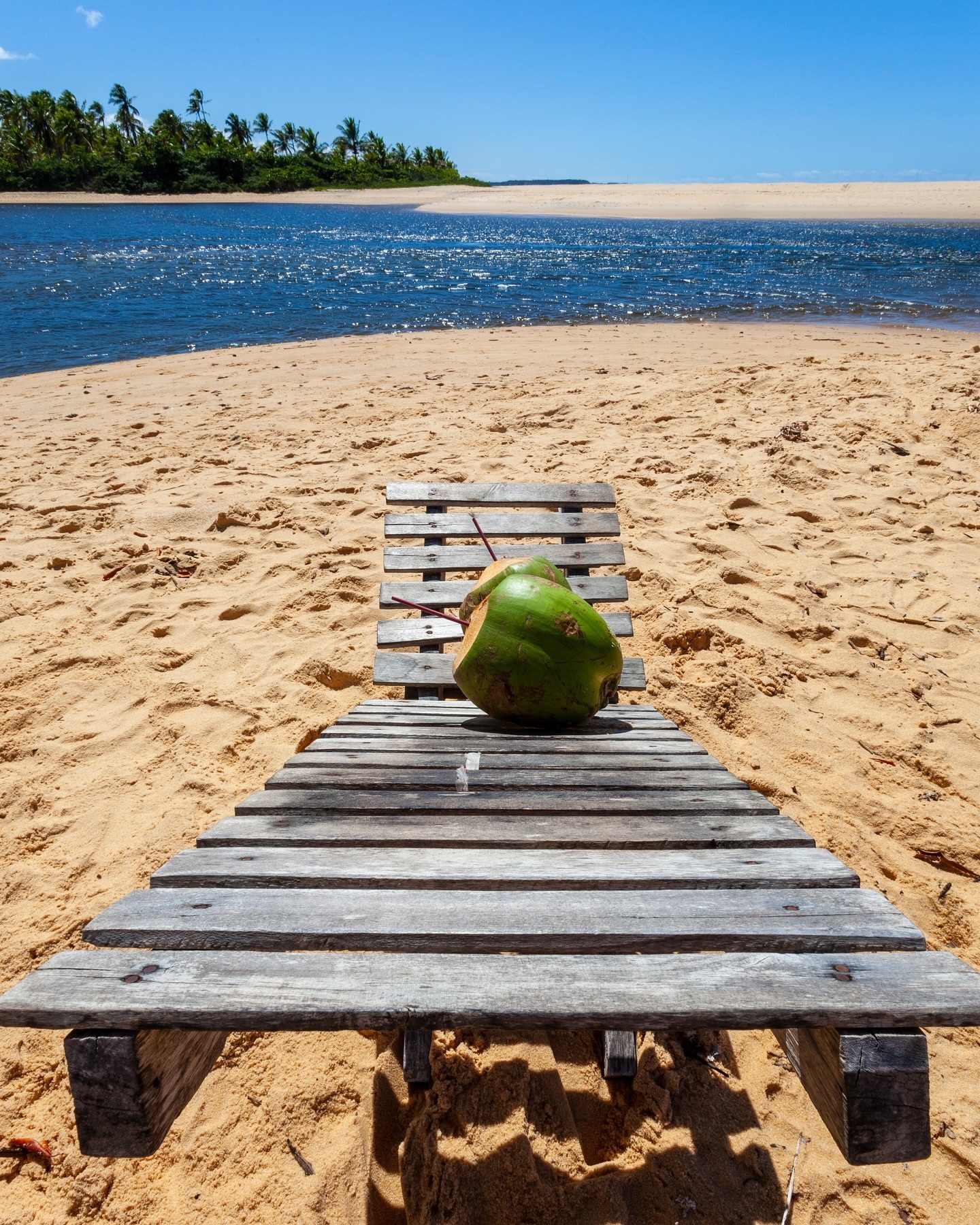 Uma pausa no tempo, pés na areia, um coco gelado… ou dois :)
Aqui, em Caraíva, a vida acontece diferente. ☀️
#soulcaraiva #caraivabahiabrazil #caraivameuamor #descobrimento