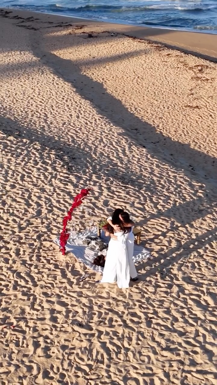 Aqui, o tempo desacelera pra você viver o agora e sentir o amor em cada detalhe. ♥️
Obrigada pela confiança.
@mirelladilly @_leticiaf021 🤍
E para quem deseja pedir o amor em casamento, nós criamos o cenário perfeito, personalizado para você.
🎥 @tuliocardoso.m 
#caraivabahiabrazil #caraiva #bahia #caraivameuamor #suldabahia #soulcaraiva #casamento #pedido #noivado #ferias